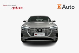 harmaa Audi e-tron 2023 kuva 5.