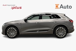 harmaa Audi e-tron 2023 kuva 6.