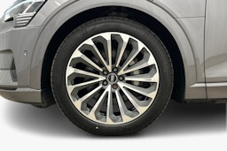 harmaa Audi e-tron 2023 kuva 11.