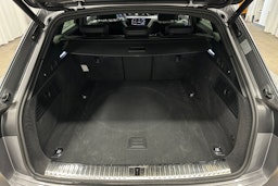harmaa Audi e-tron 2023 kuva 13.