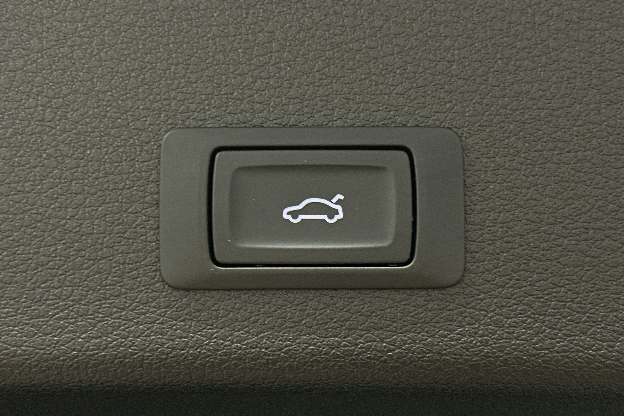 harmaa Audi e-tron 2023 kuva 14.