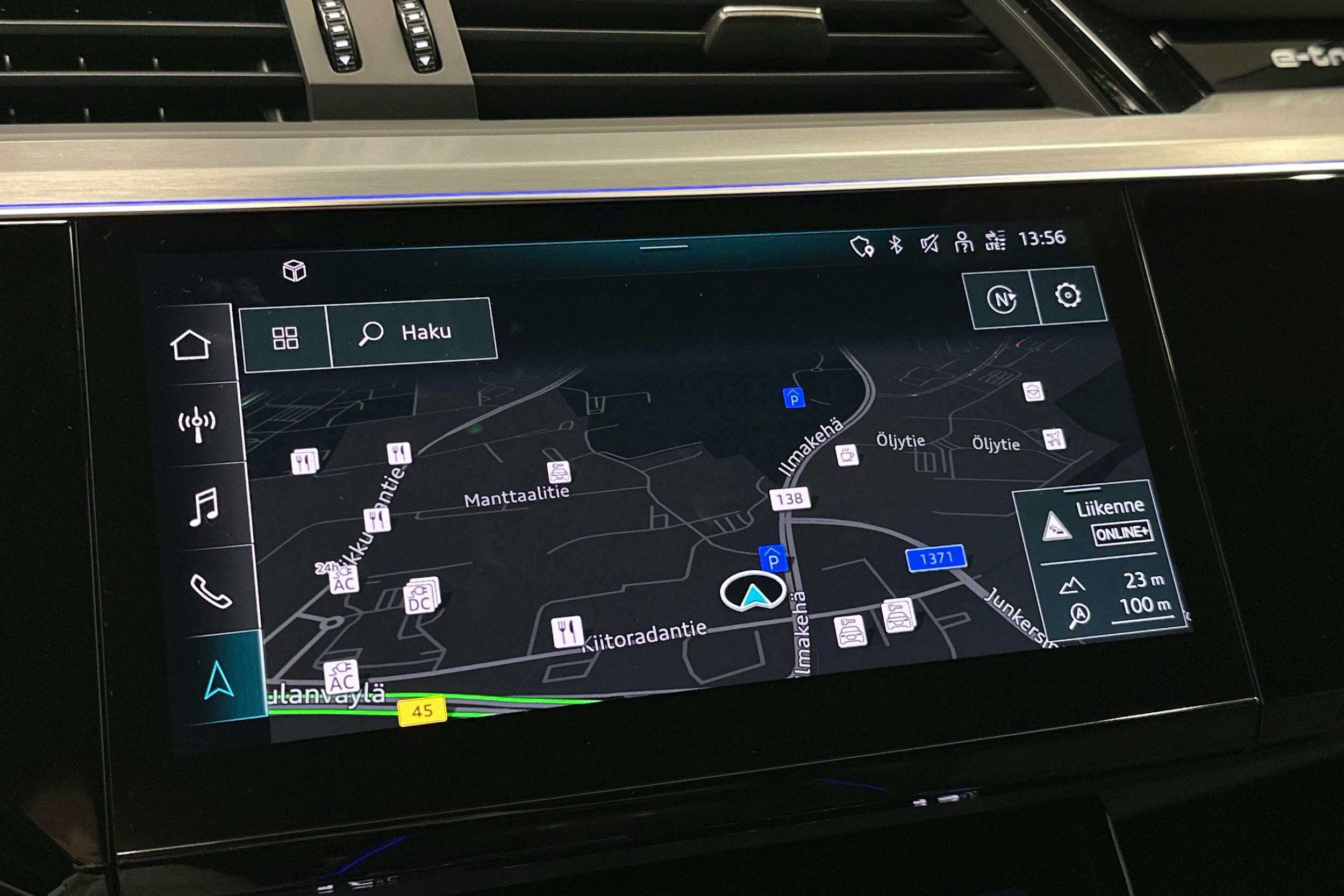 harmaa Audi e-tron 2023 kuva 22.