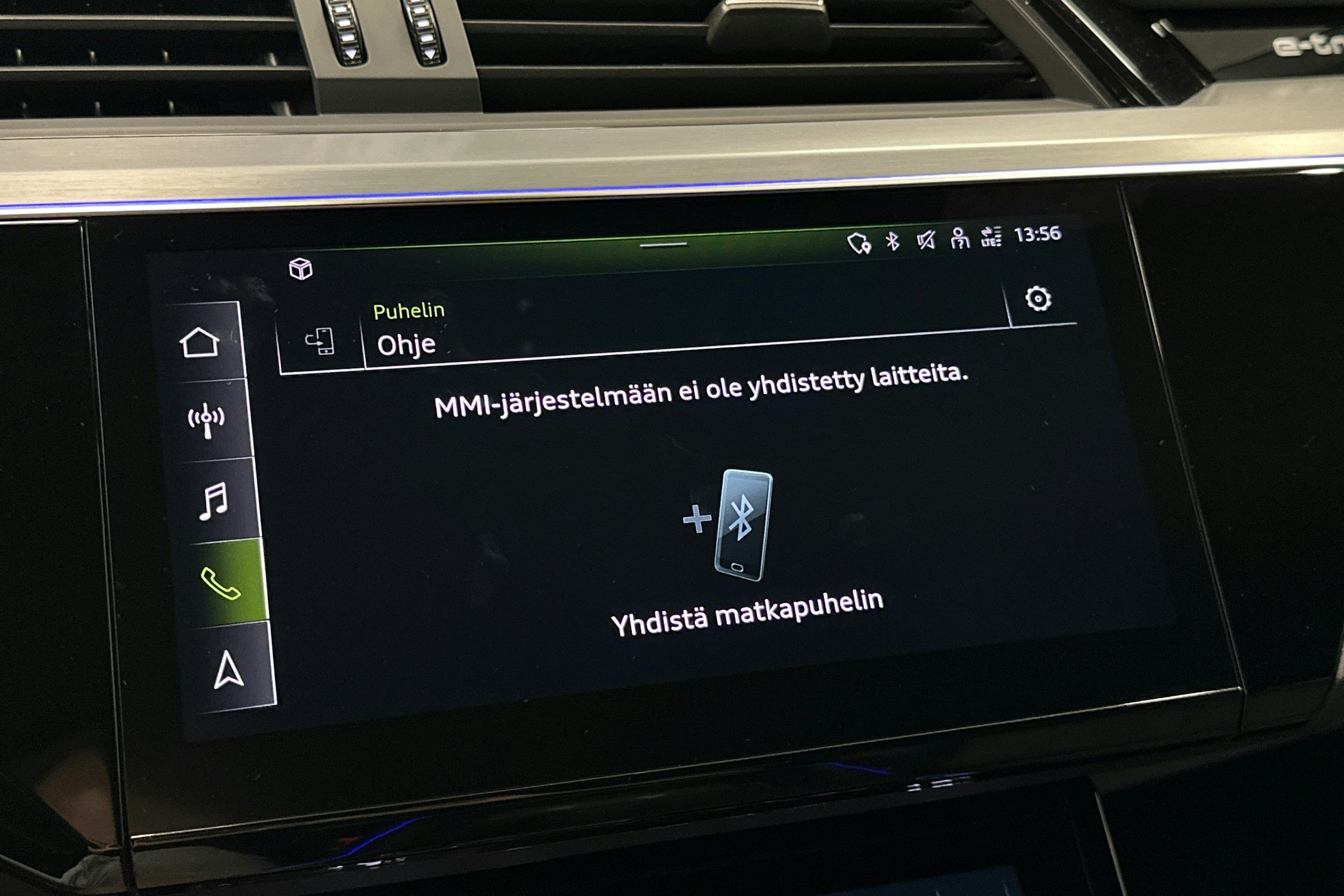 harmaa Audi e-tron 2023 kuva 23.