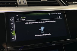 harmaa Audi e-tron 2023 kuva 23.
