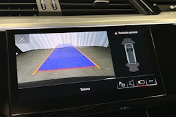 harmaa Audi e-tron 2023 kuva 29.