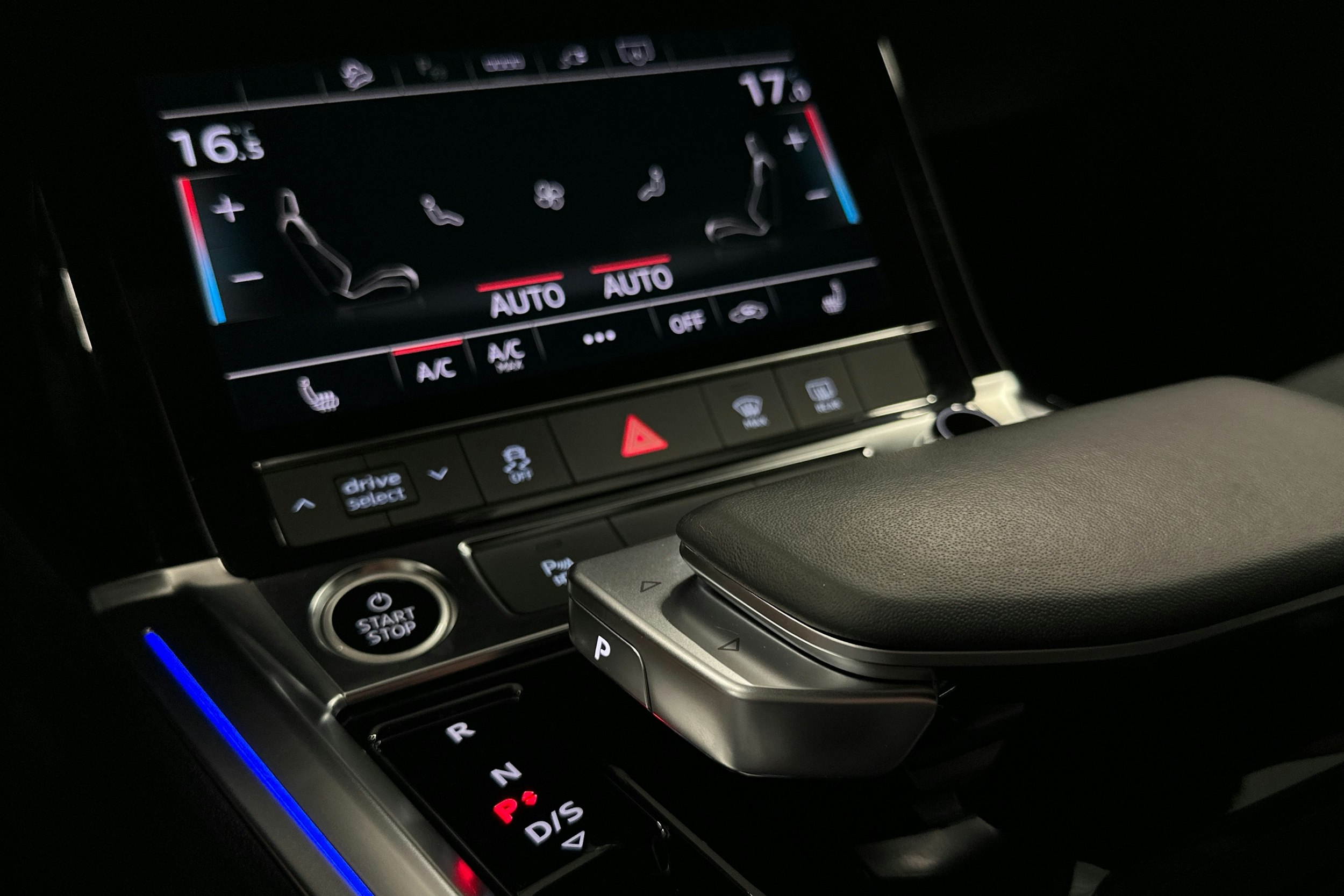 harmaa Audi e-tron 2023 kuva 30.