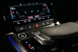 harmaa Audi e-tron 2023 kuva 30.