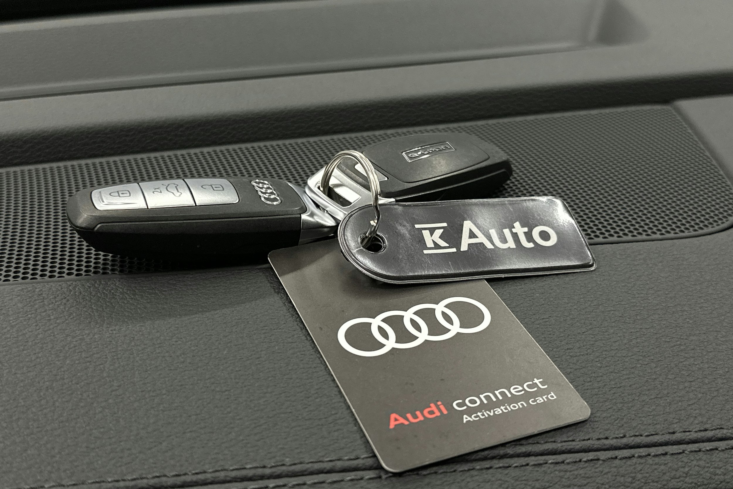 harmaa Audi e-tron 2023 kuva 31.