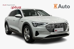 valkoinen Audi e-tron 2023 kuva 1.