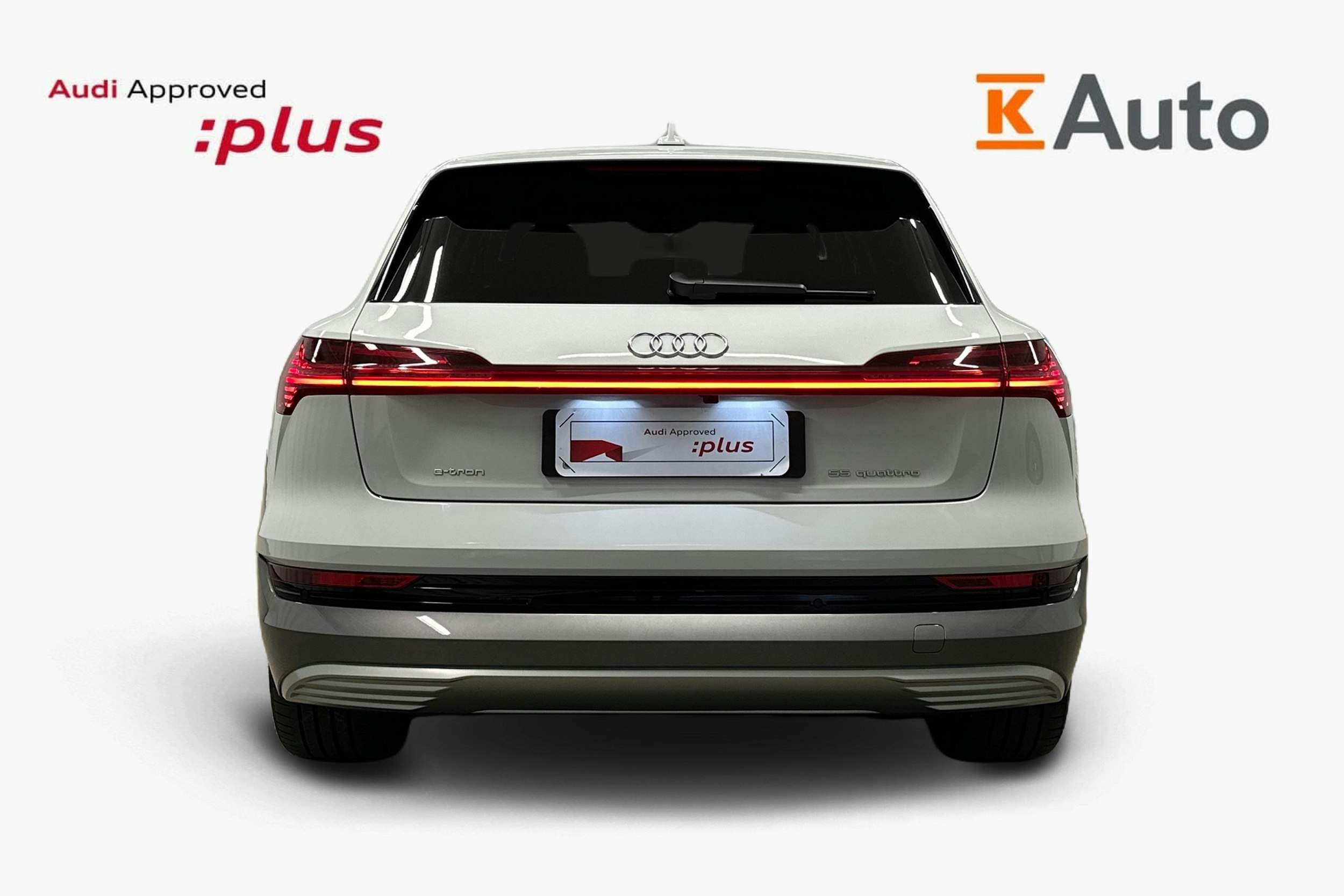 valkoinen Audi e-tron 2023 kuva 3.