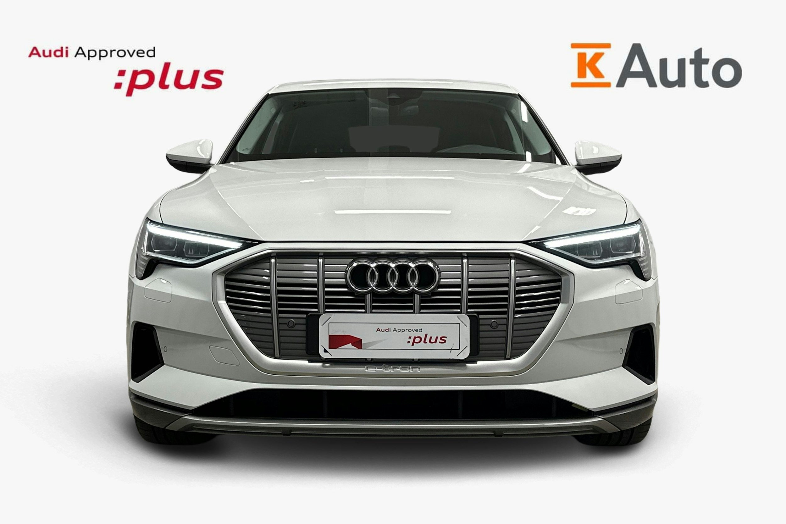 valkoinen Audi e-tron 2023 kuva 5.