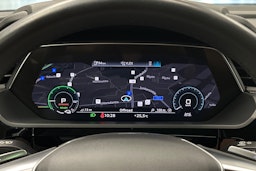 valkoinen Audi e-tron 2023 kuva 20.
