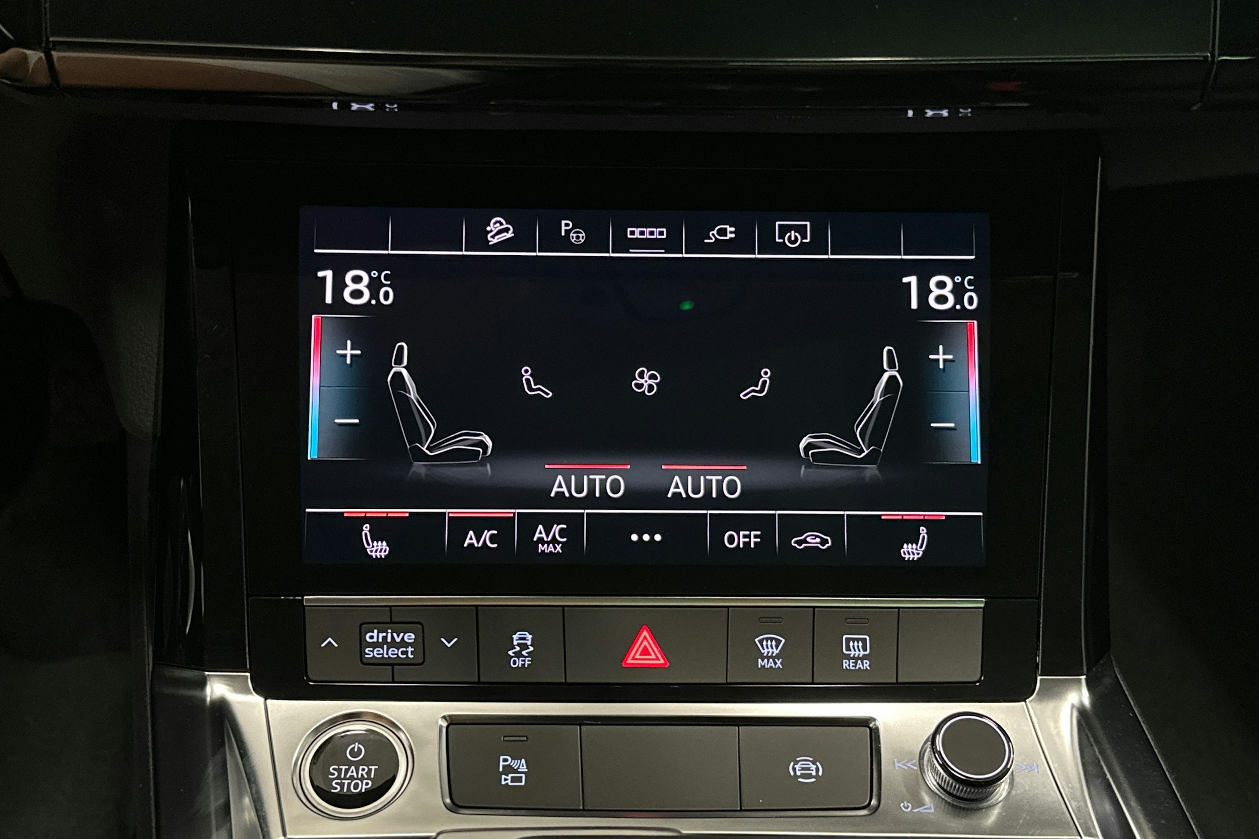 valkoinen Audi e-tron 2023 kuva 23.