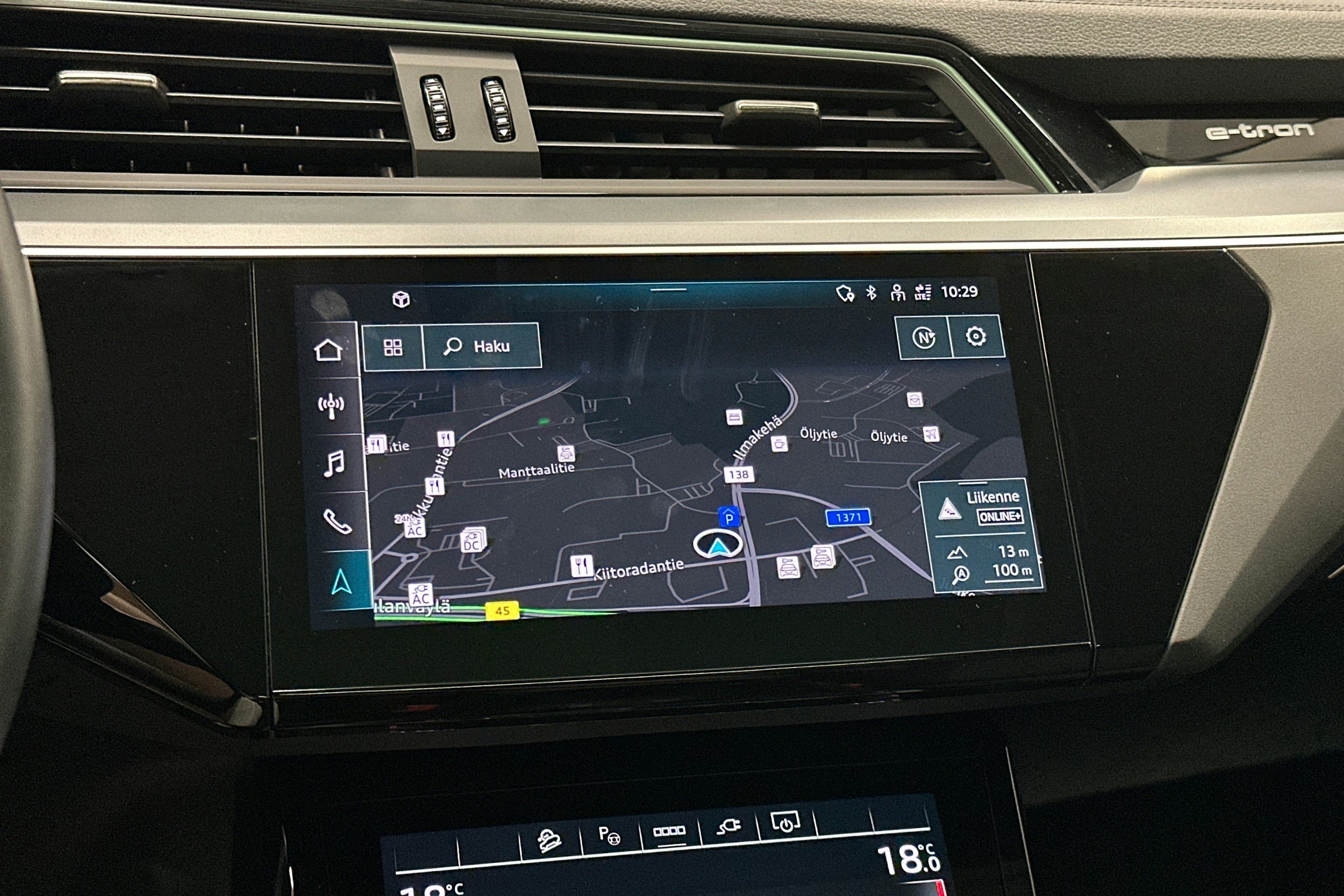 valkoinen Audi e-tron 2023 kuva 25.