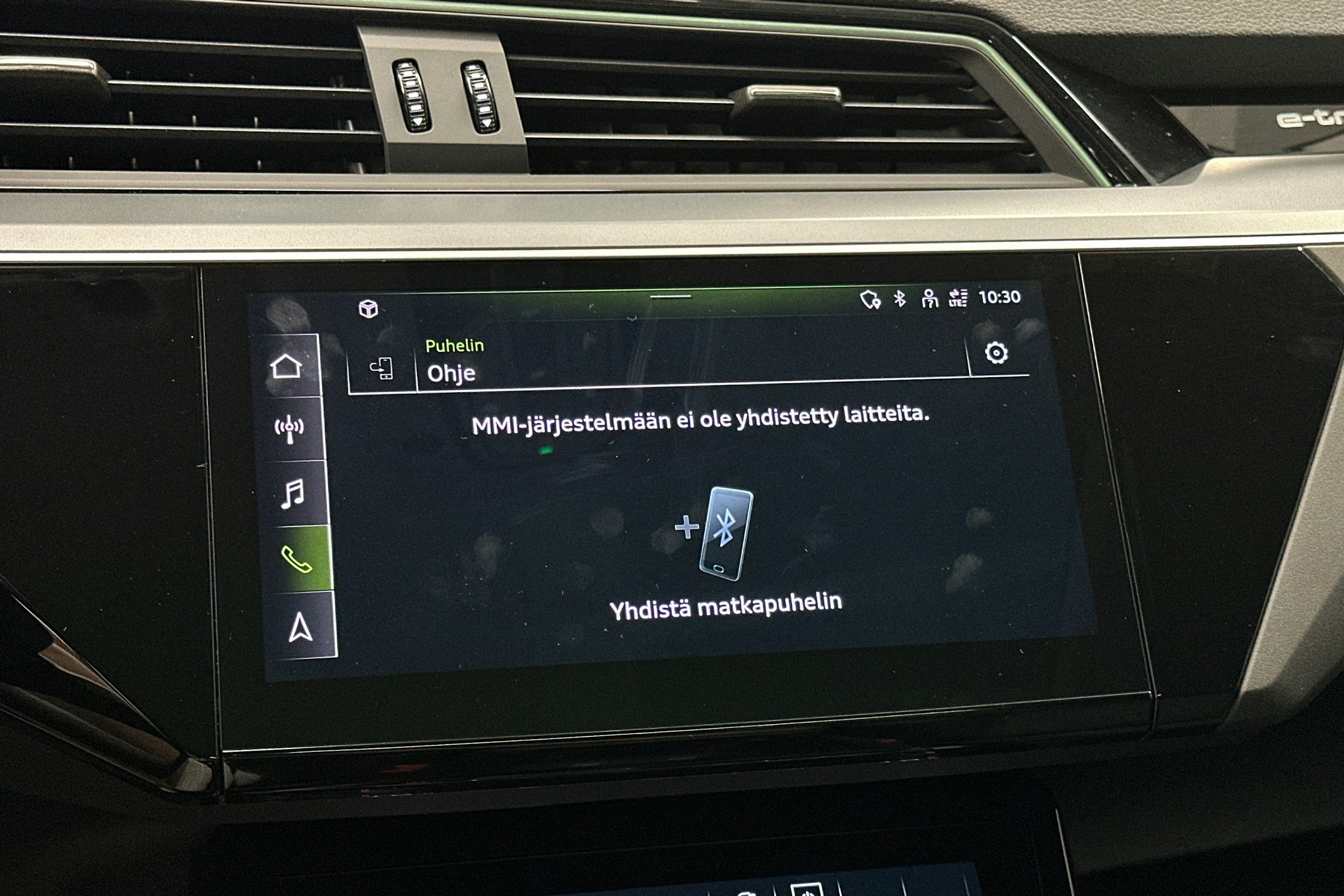 valkoinen Audi e-tron 2023 kuva 29.
