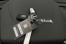 valkoinen Audi e-tron 2023 kuva 31.