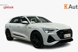 valkoinen Audi e-tron 2023 kuva 1.