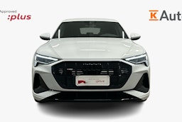 valkoinen Audi e-tron 2023 kuva 4.