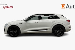 valkoinen Audi e-tron 2023 kuva 5.