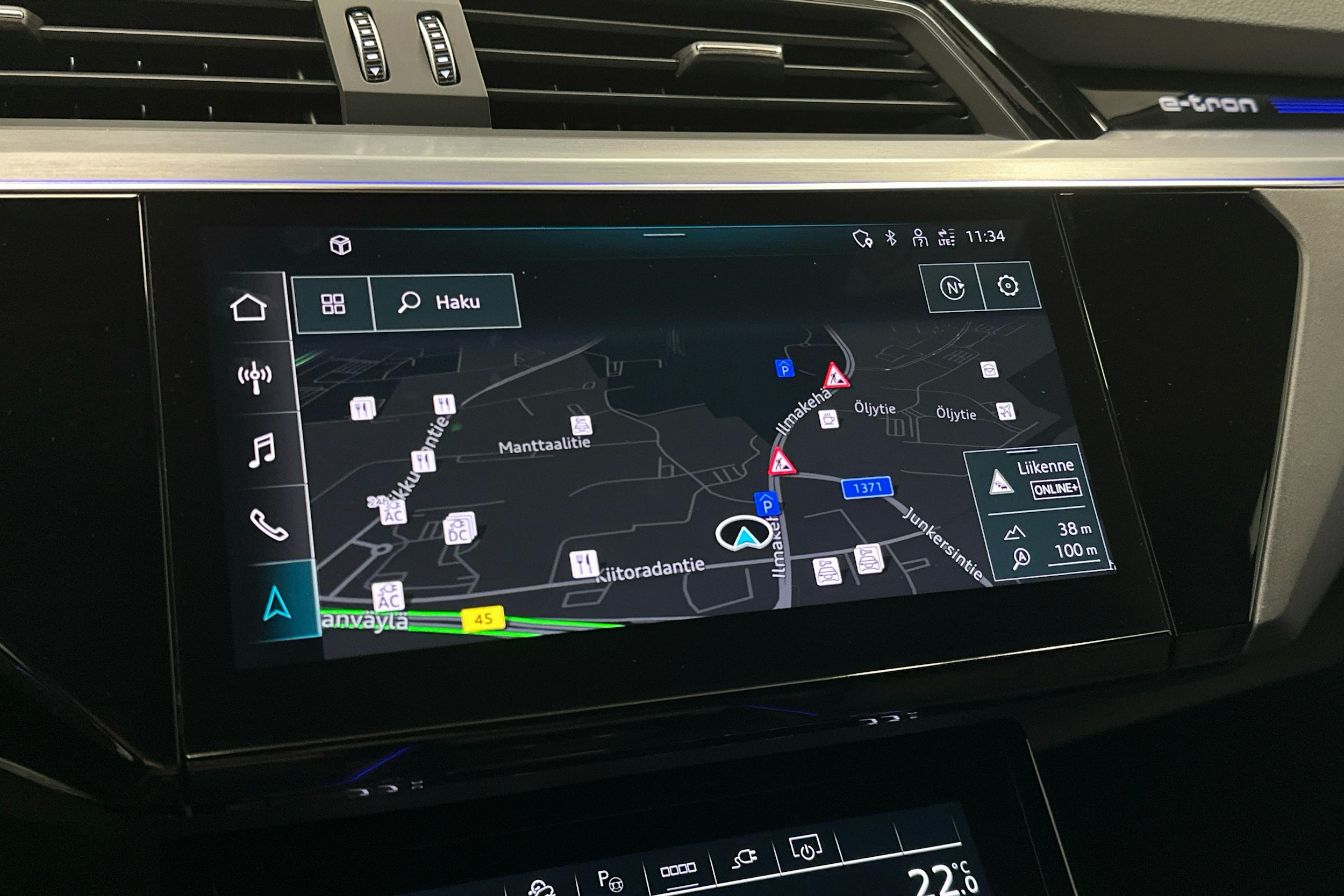 valkoinen Audi e-tron 2023 kuva 12.