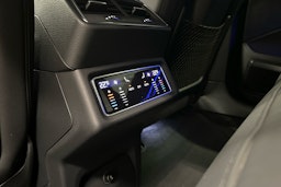 valkoinen Audi e-tron 2023 kuva 23.