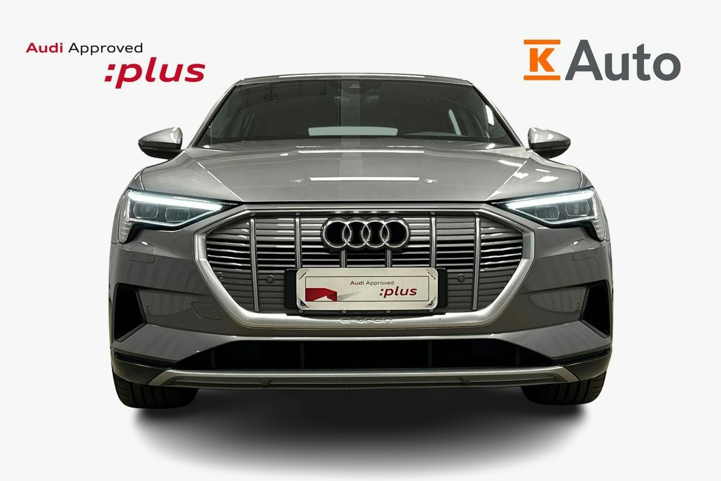 harmaa Audi e-tron 2023 kuva 5.