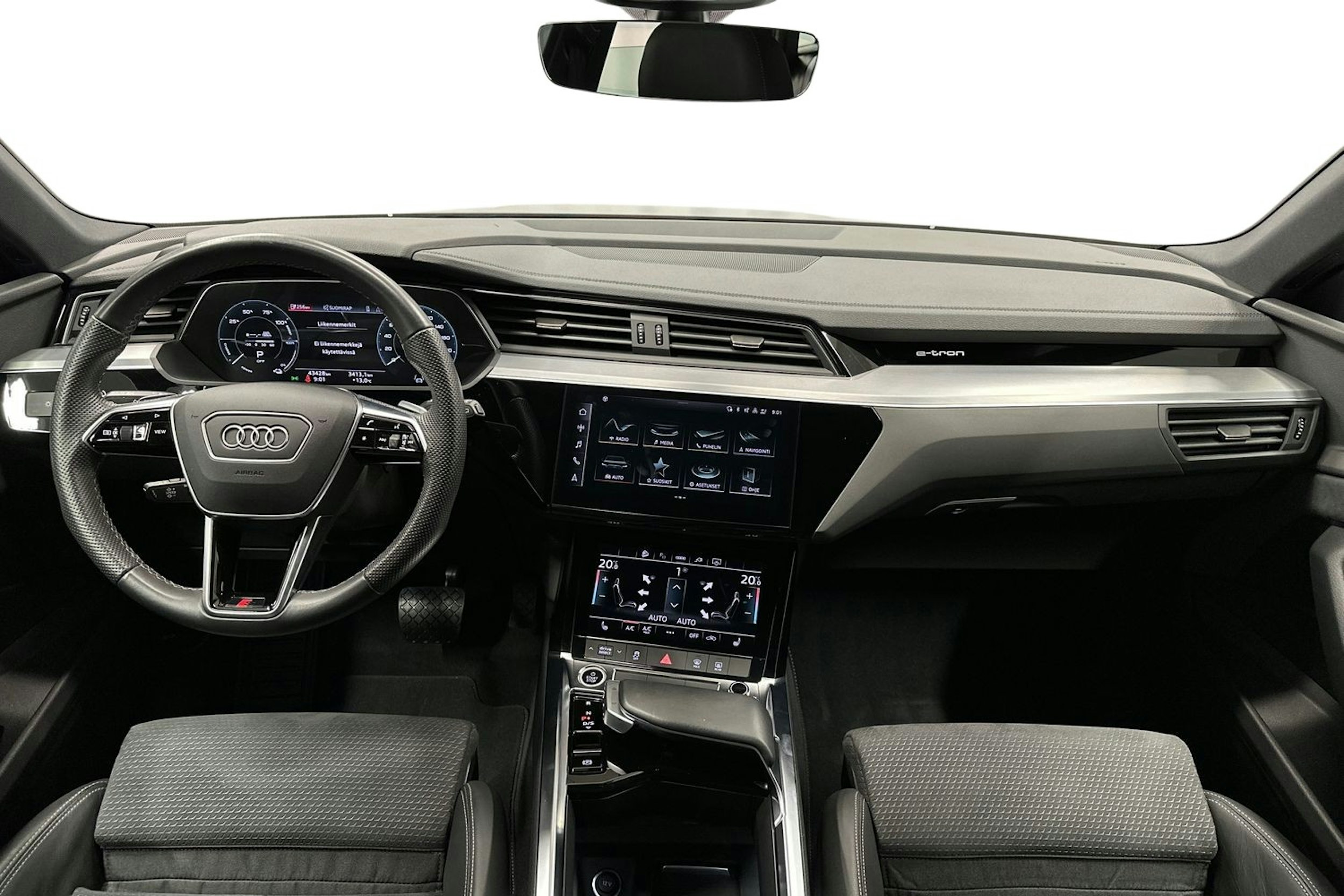 harmaa Audi e-tron 2023 kuva 9.