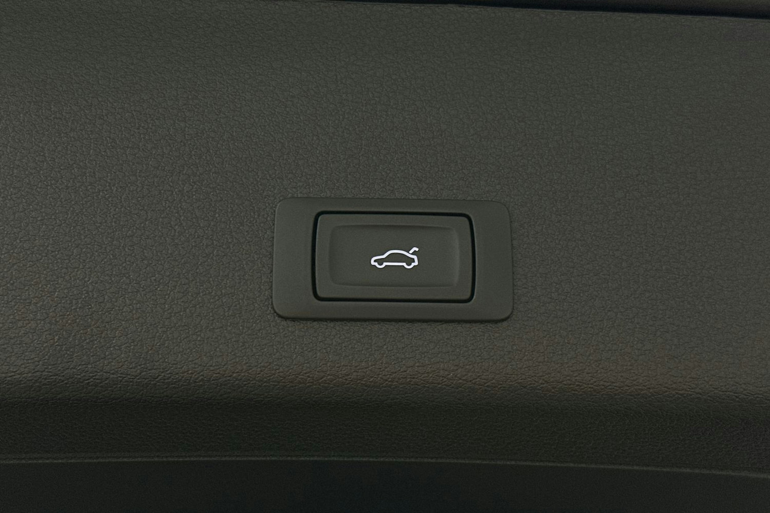 harmaa Audi e-tron 2023 kuva 14.