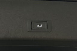 harmaa Audi e-tron 2023 kuva 14.