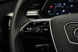 harmaa Audi e-tron 2023 kuva 17.