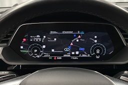 harmaa Audi e-tron 2023 kuva 19.