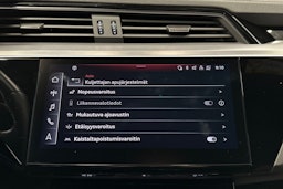 harmaa Audi e-tron 2023 kuva 26.