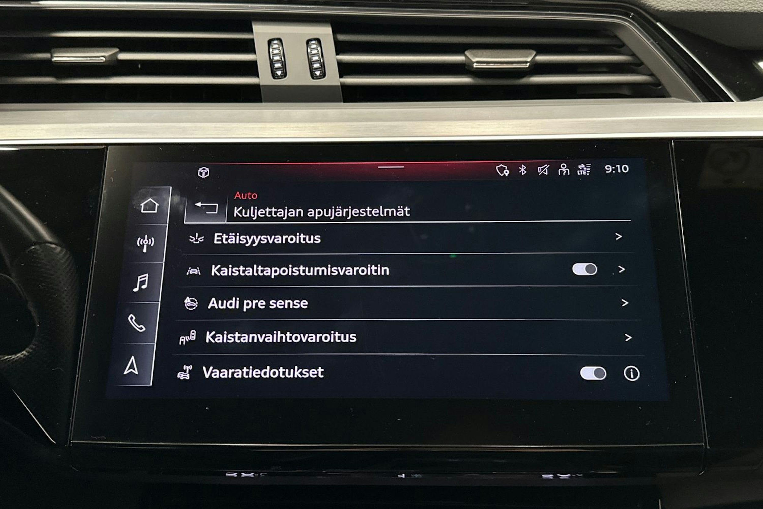 harmaa Audi e-tron 2023 kuva 27.
