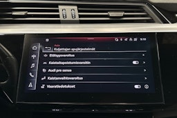 harmaa Audi e-tron 2023 kuva 27.