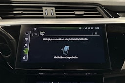 harmaa Audi e-tron 2023 kuva 29.
