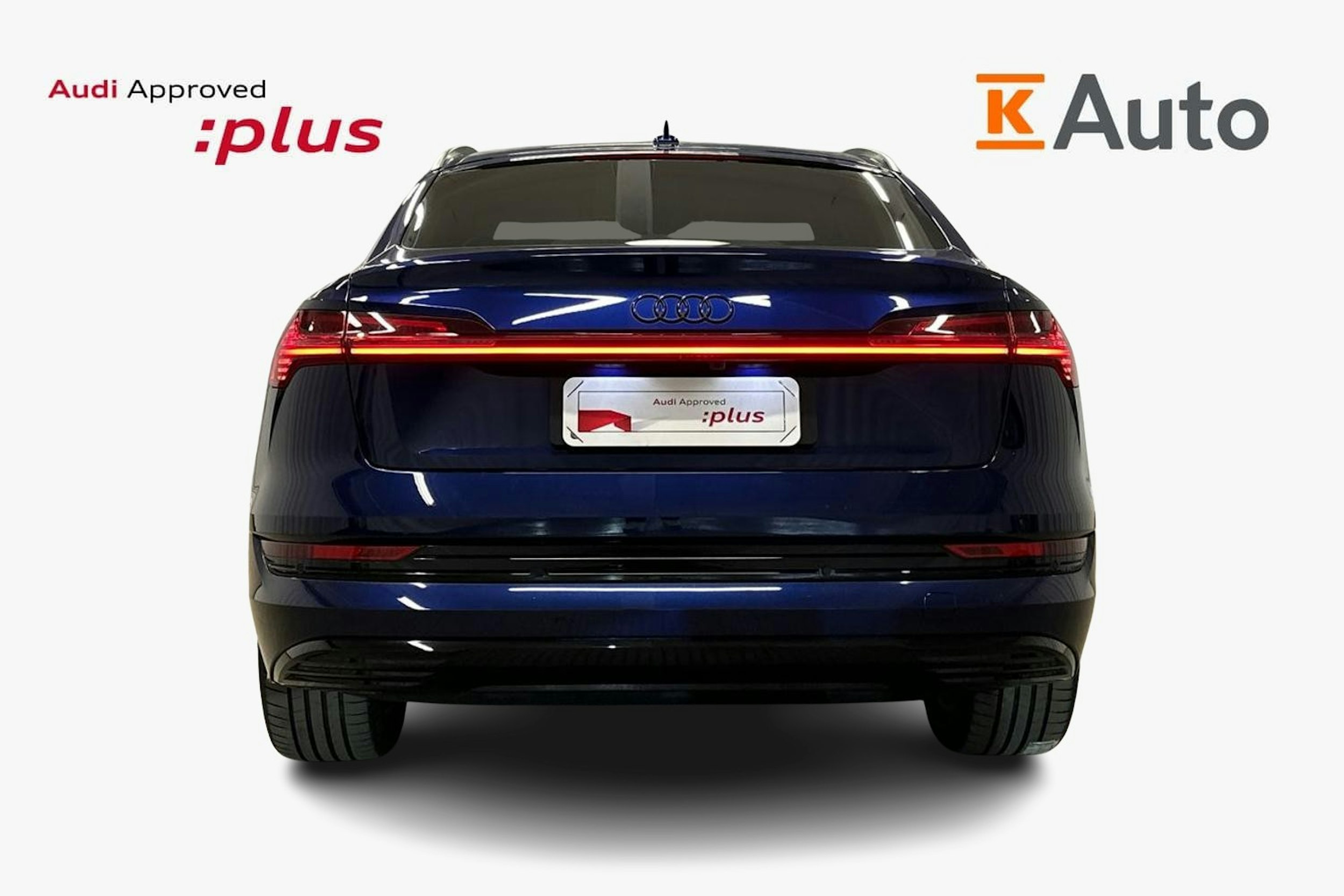 met. sininen Audi e-tron 2023 kuva 3.