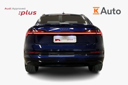 met. sininen Audi e-tron 2023 kuva 3.