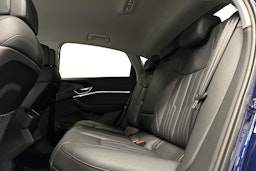met. sininen Audi e-tron 2023 kuva 10.