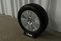 met. sininen Audi e-tron 2023 kuva 12.