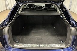 met. sininen Audi e-tron 2023 kuva 13.
