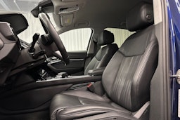 met. sininen Audi e-tron 2023 kuva 16.