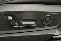 met. sininen Audi e-tron 2023 kuva 19.