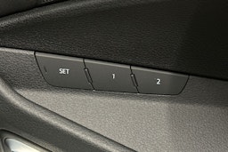 met. sininen Audi e-tron 2023 kuva 20.