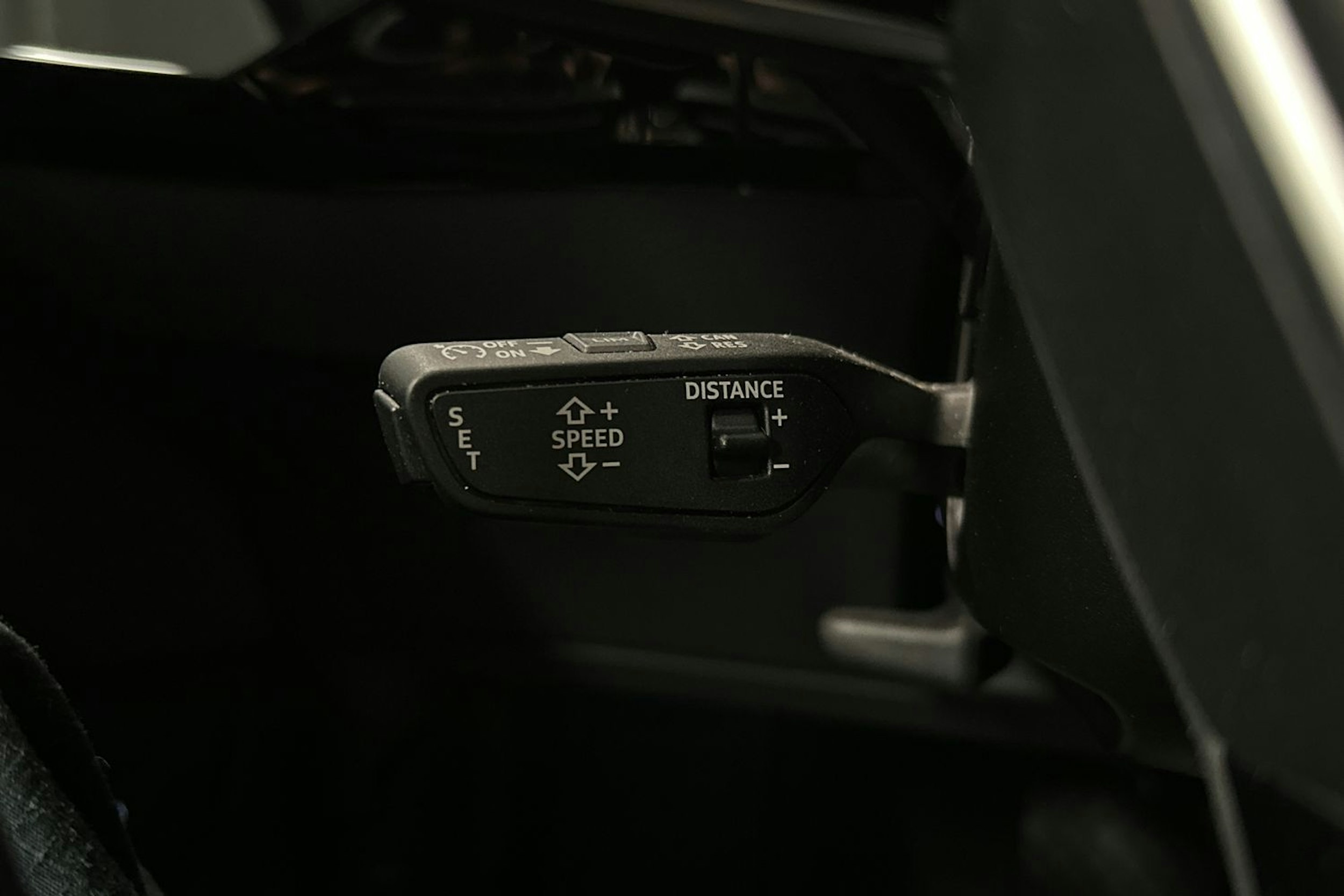 met. sininen Audi e-tron 2023 kuva 23.