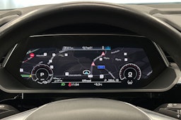 met. sininen Audi e-tron 2023 kuva 24.