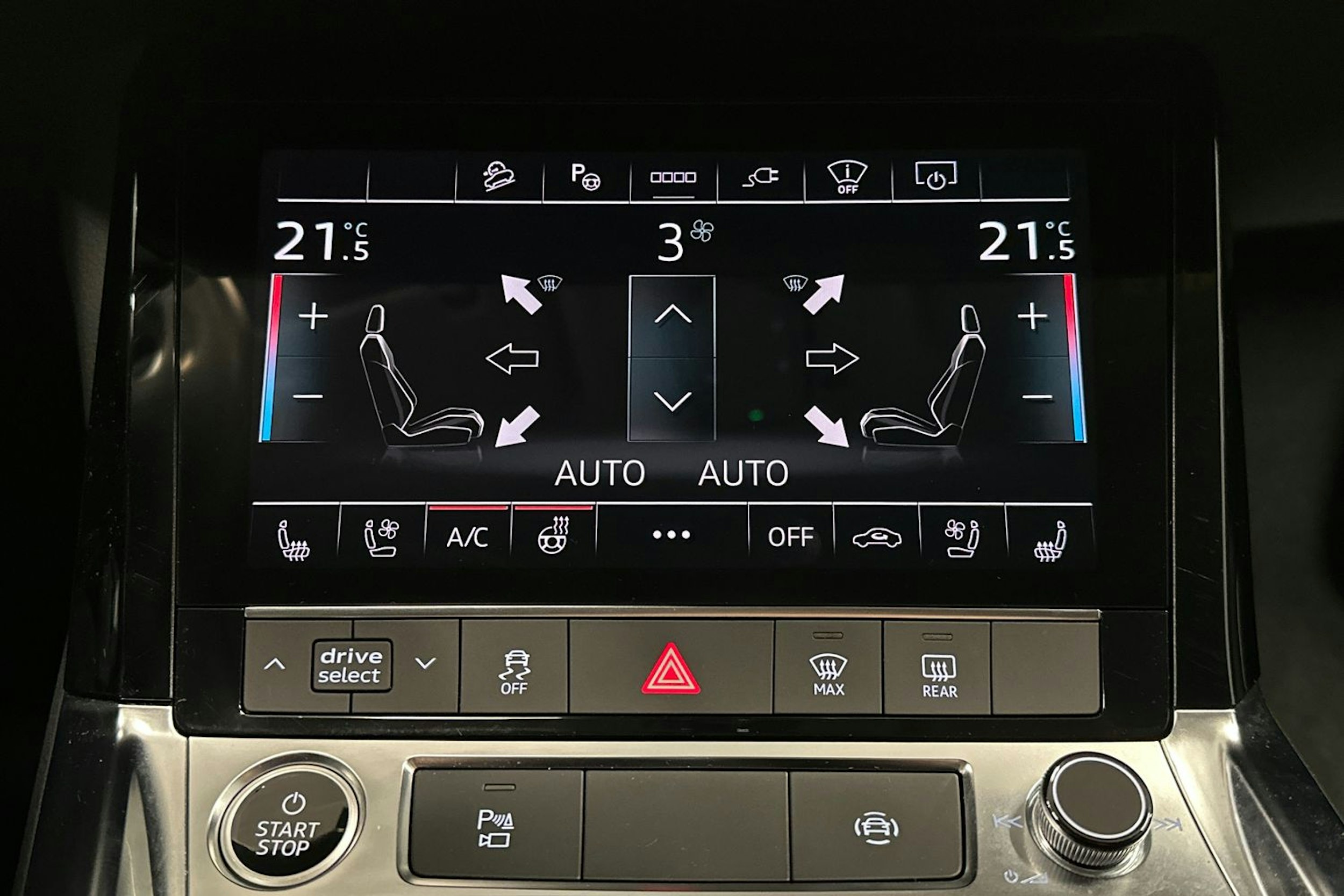 met. sininen Audi e-tron 2023 kuva 26.