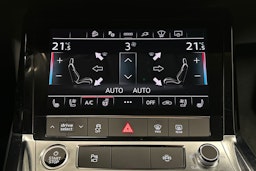 met. sininen Audi e-tron 2023 kuva 26.