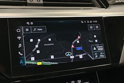 met. sininen Audi e-tron 2023 kuva 28.