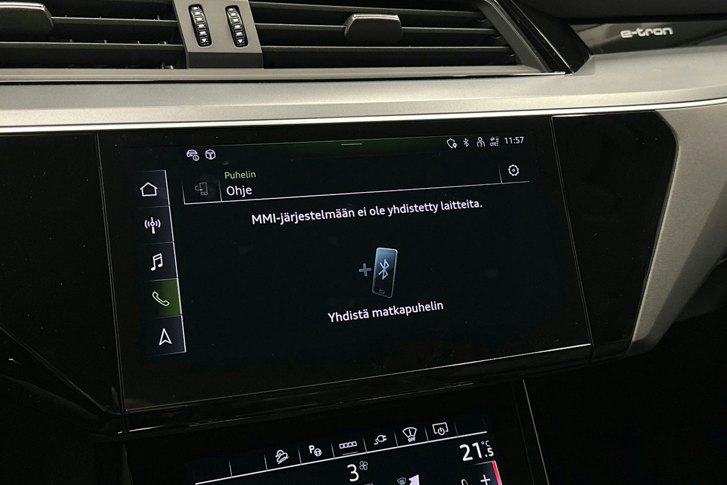 met. sininen Audi e-tron 2023 kuva 31.
