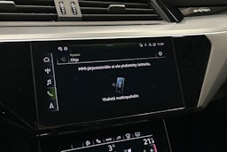 met. sininen Audi e-tron 2023 kuva 31.
